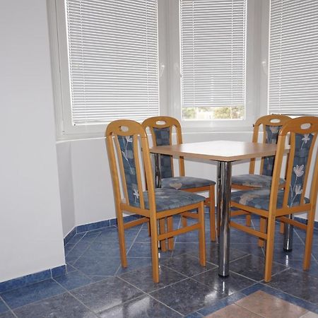 Villa Latina With 6 Apartments And A Shared Pool Vir Zewnętrze zdjęcie
