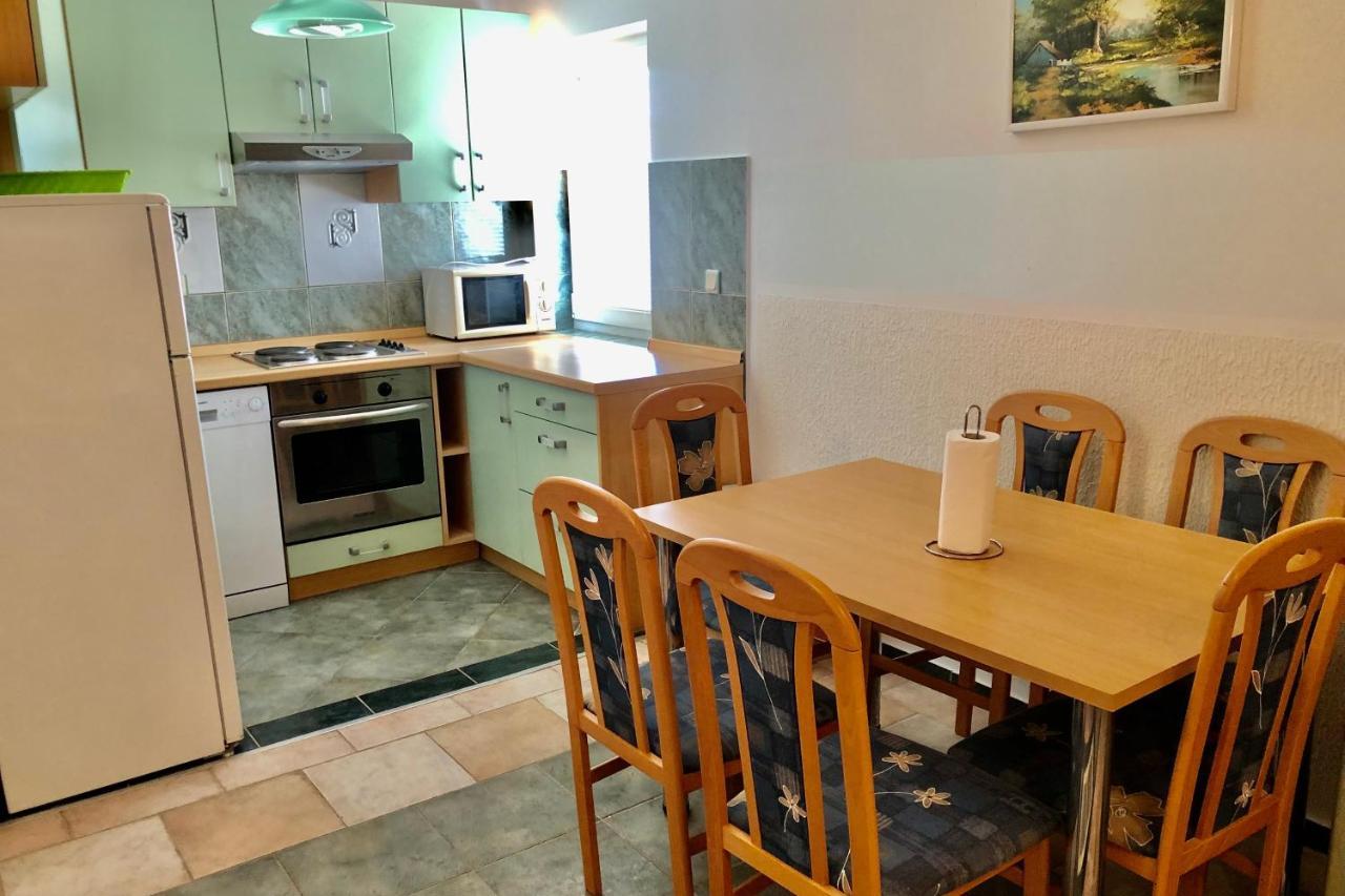 Villa Latina With 6 Apartments And A Shared Pool Vir Zewnętrze zdjęcie