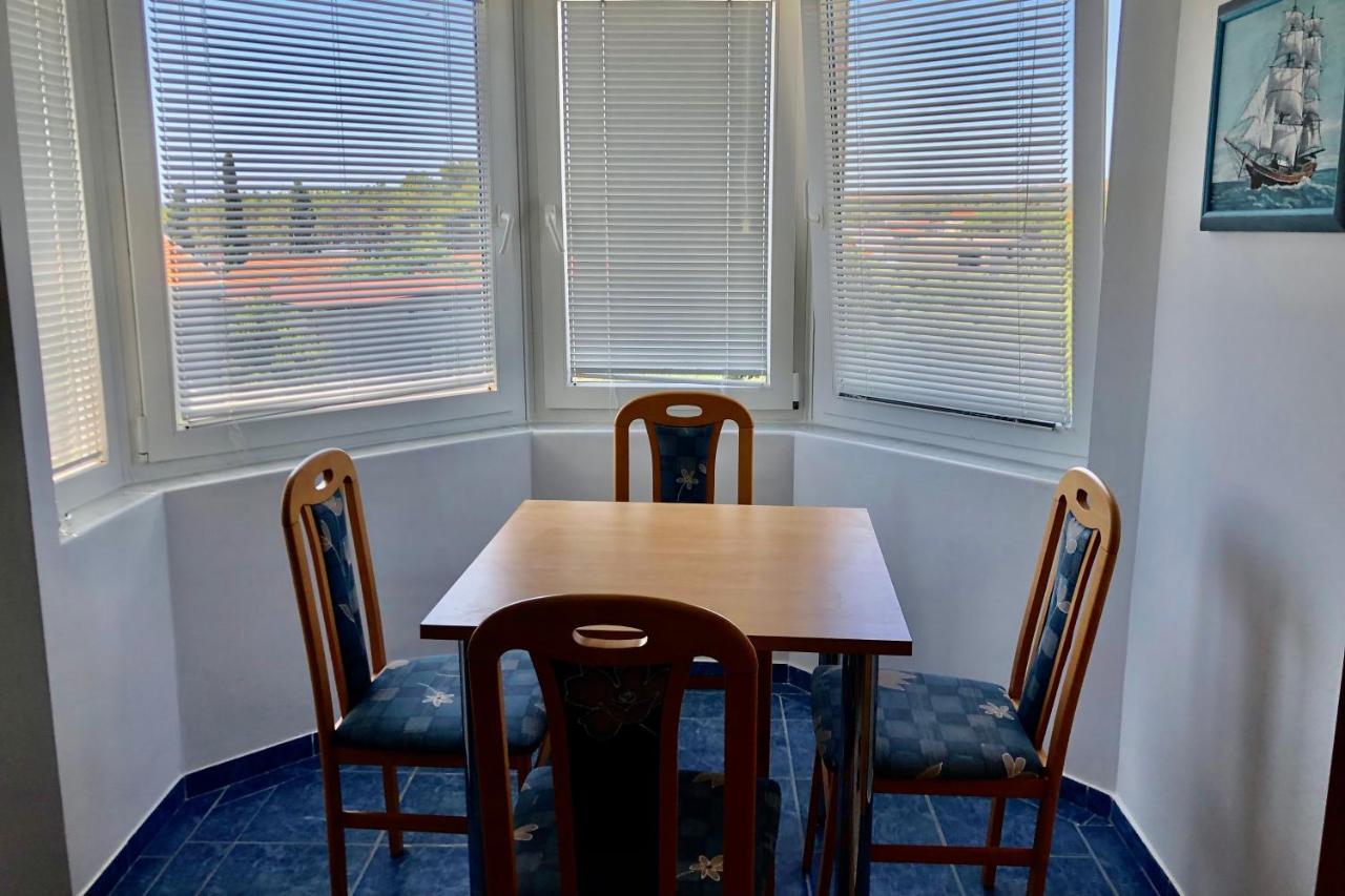 Villa Latina With 6 Apartments And A Shared Pool Vir Zewnętrze zdjęcie