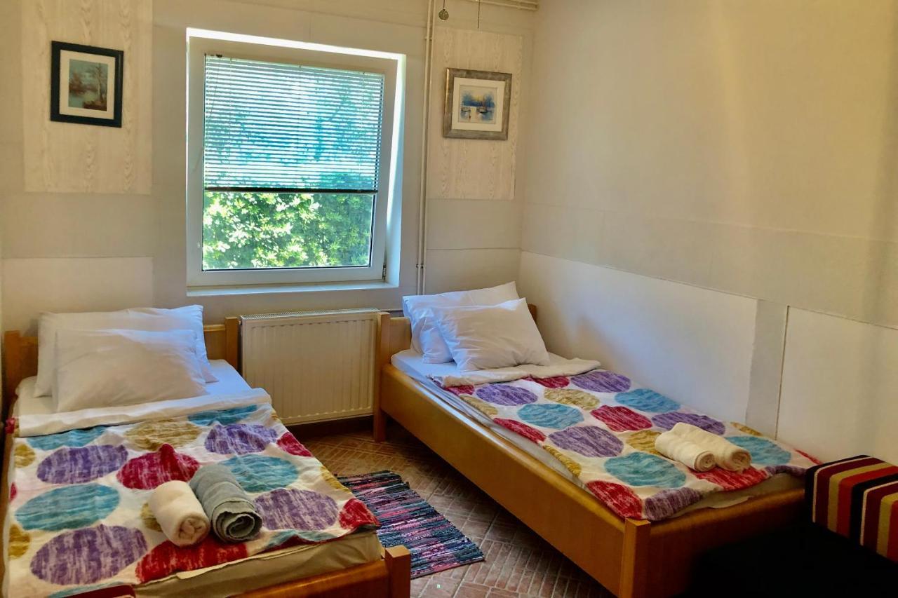 Villa Latina With 6 Apartments And A Shared Pool Vir Zewnętrze zdjęcie