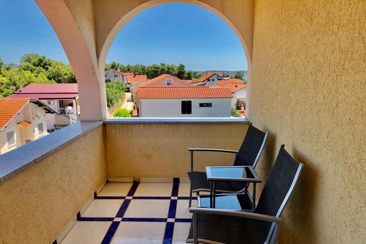 Villa Latina With 6 Apartments And A Shared Pool Vir Zewnętrze zdjęcie