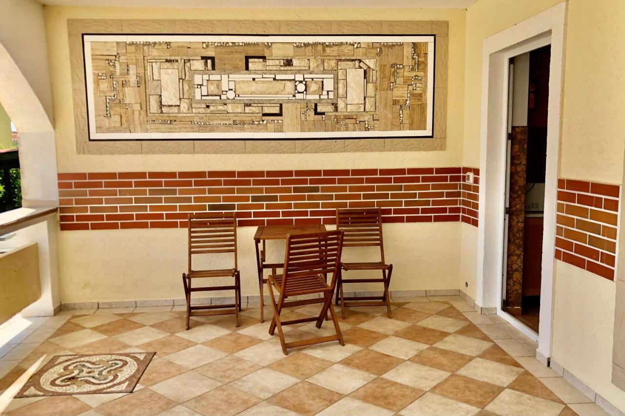 Villa Latina With 6 Apartments And A Shared Pool Vir Zewnętrze zdjęcie