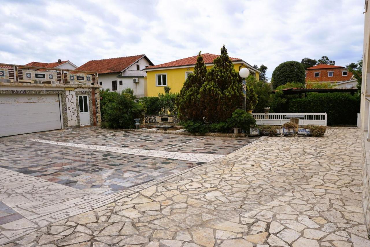 Villa Latina With 6 Apartments And A Shared Pool Vir Zewnętrze zdjęcie