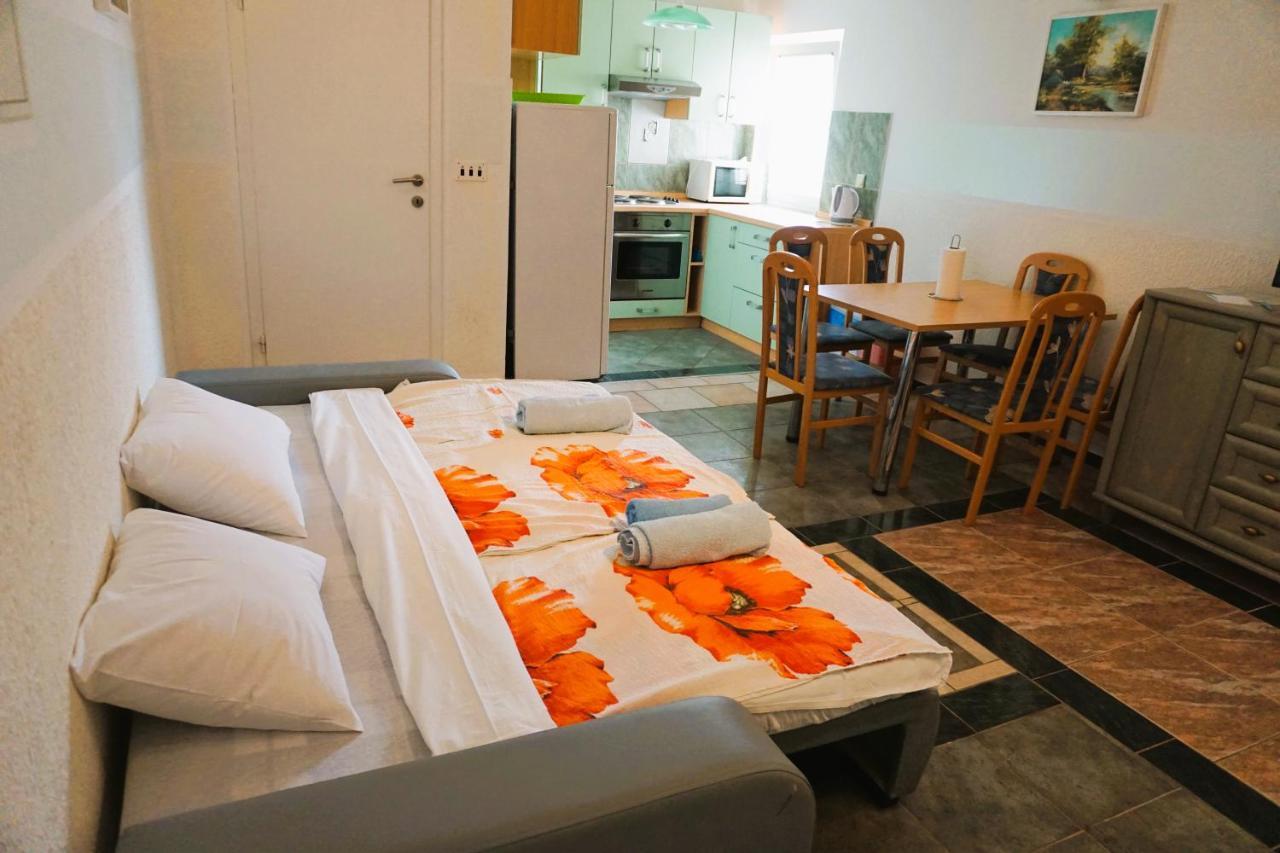 Villa Latina With 6 Apartments And A Shared Pool Vir Zewnętrze zdjęcie