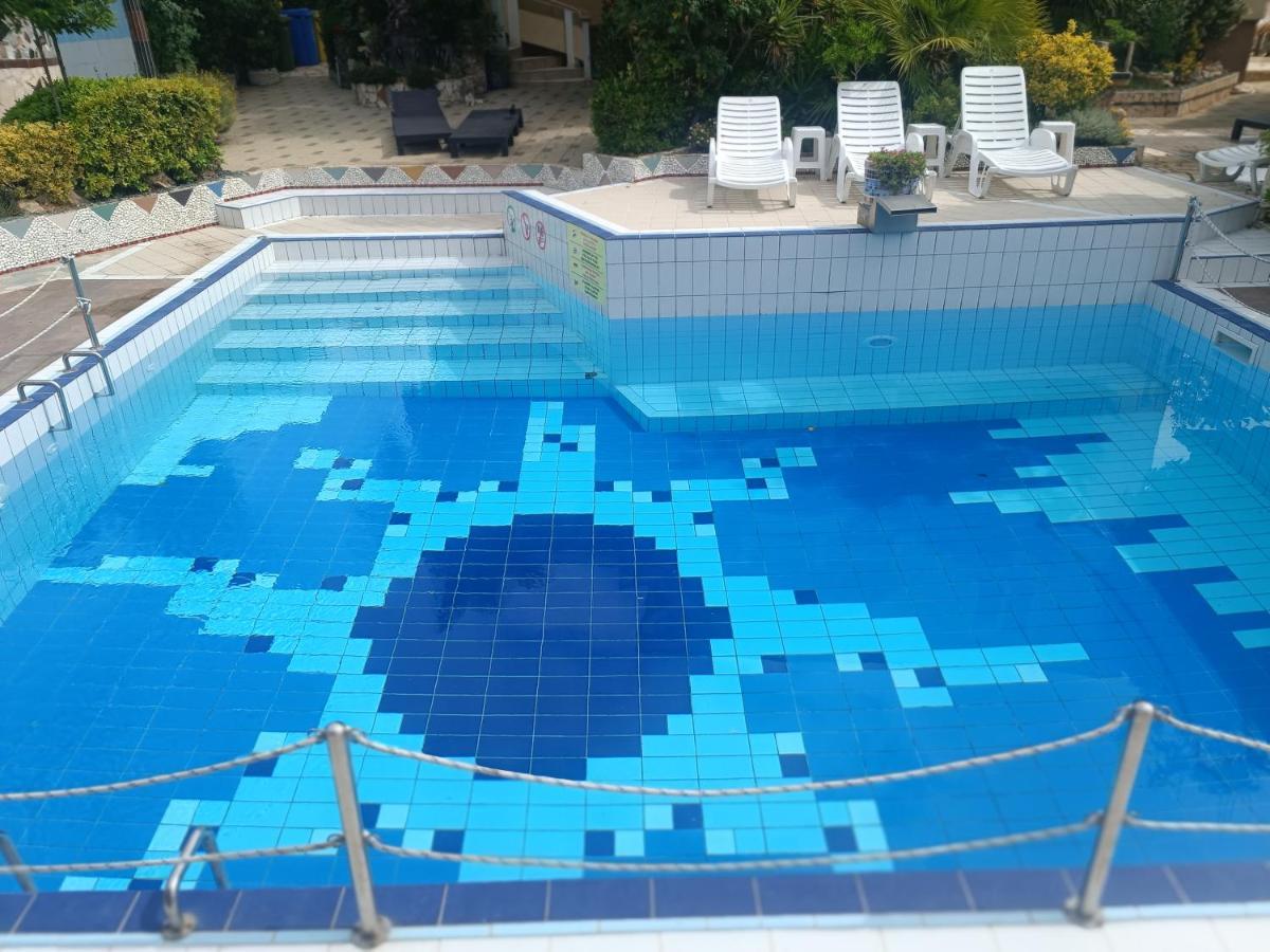 Villa Latina With 6 Apartments And A Shared Pool Vir Zewnętrze zdjęcie