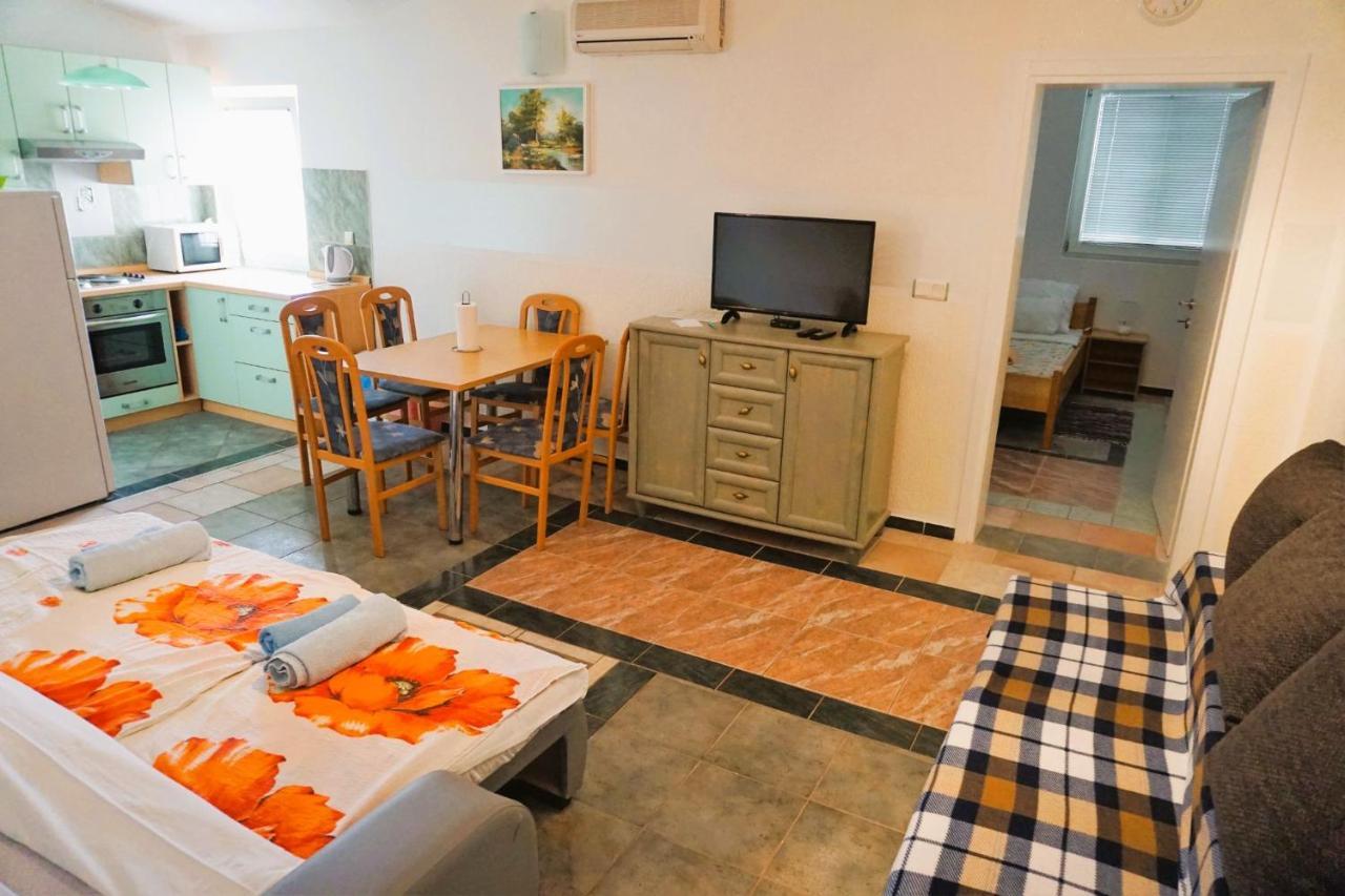 Villa Latina With 6 Apartments And A Shared Pool Vir Zewnętrze zdjęcie
