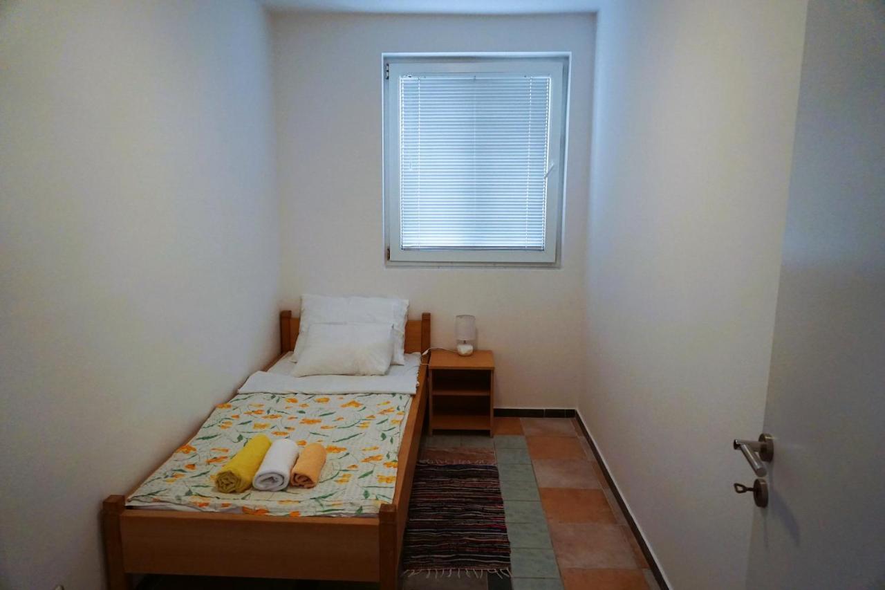 Villa Latina With 6 Apartments And A Shared Pool Vir Zewnętrze zdjęcie