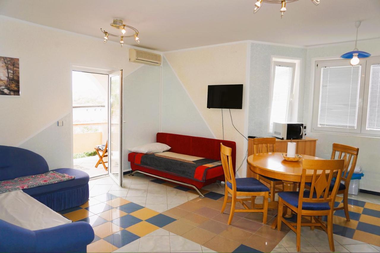 Villa Latina With 6 Apartments And A Shared Pool Vir Zewnętrze zdjęcie