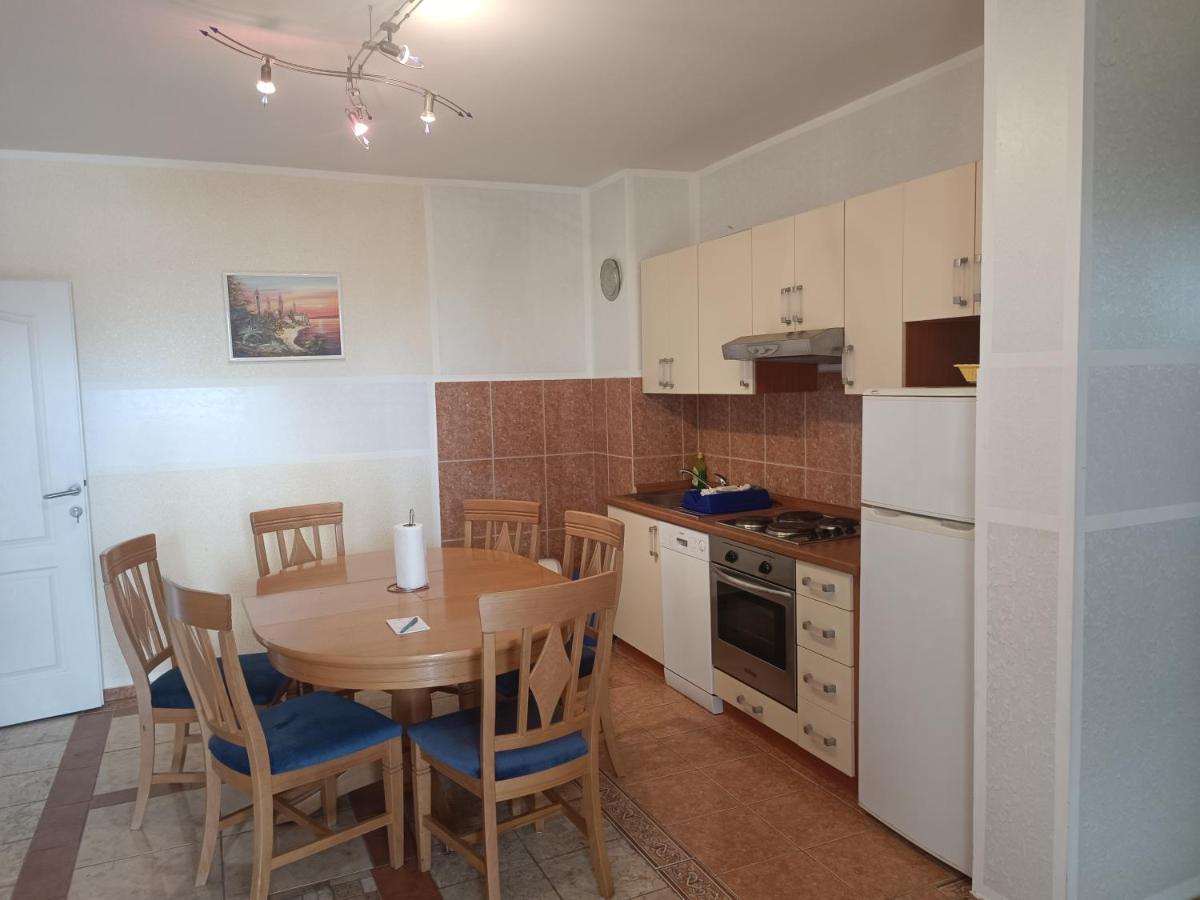 Villa Latina With 6 Apartments And A Shared Pool Vir Zewnętrze zdjęcie