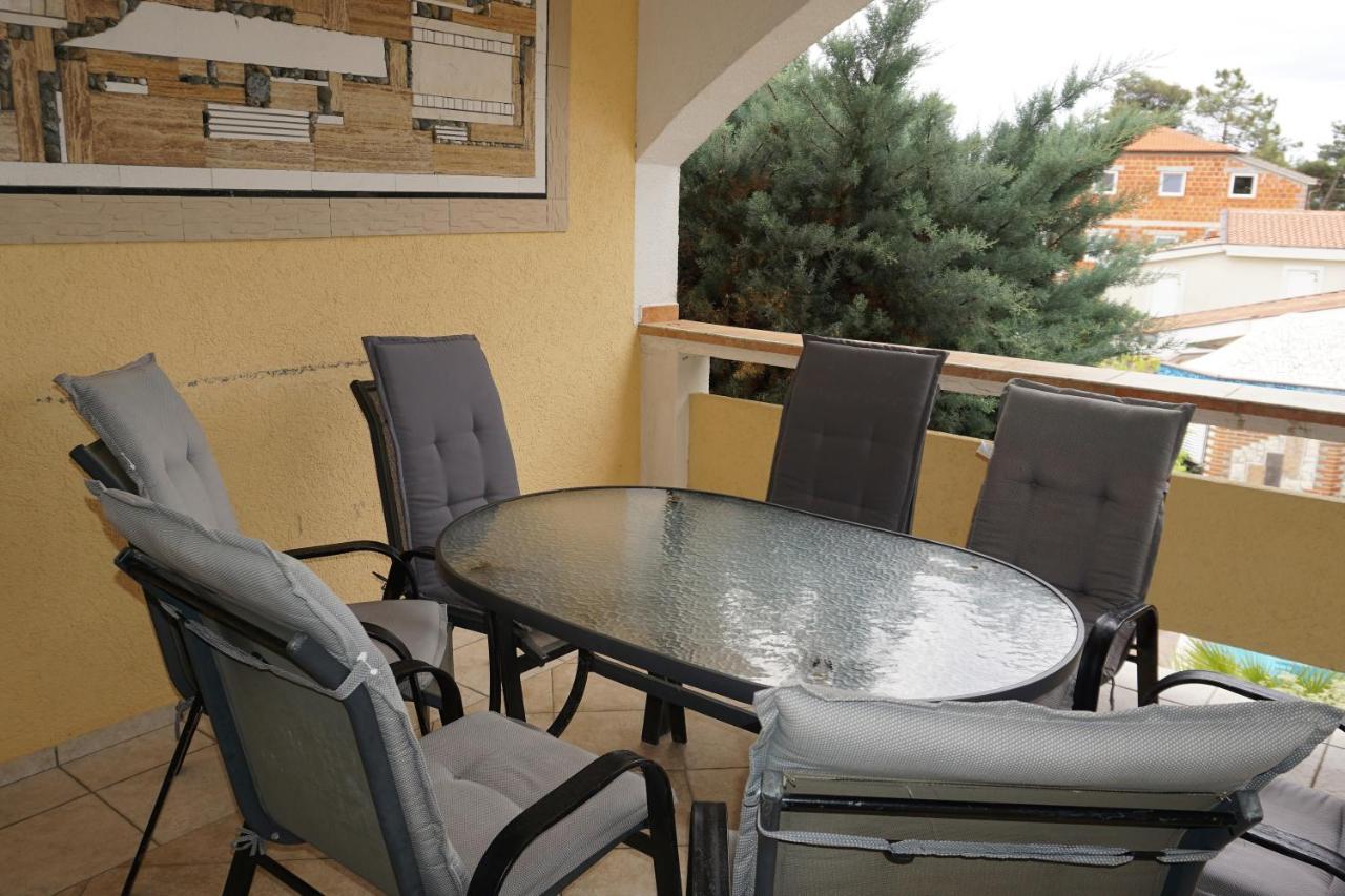 Villa Latina With 6 Apartments And A Shared Pool Vir Zewnętrze zdjęcie