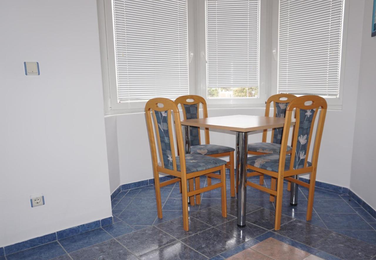 Villa Latina With 6 Apartments And A Shared Pool Vir Zewnętrze zdjęcie