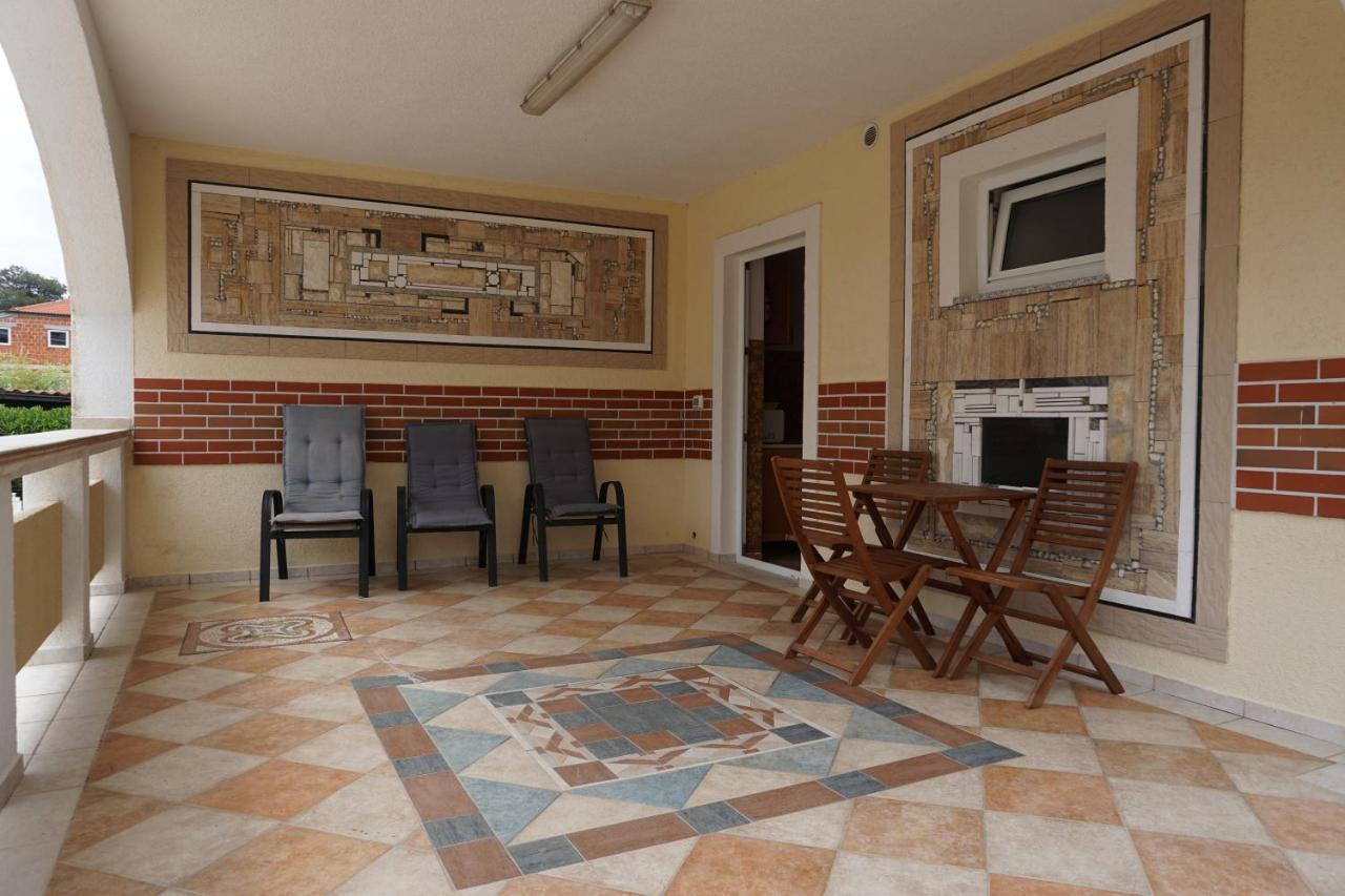 Villa Latina With 6 Apartments And A Shared Pool Vir Zewnętrze zdjęcie